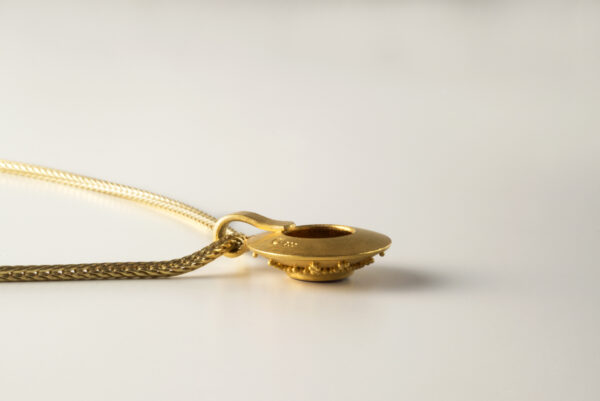 Kräftige 750/ Fuchsschwanzkette mit granuliertem 900/ Gold- Rubinanhänger