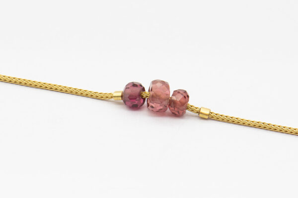 Goldarmband mit Granat