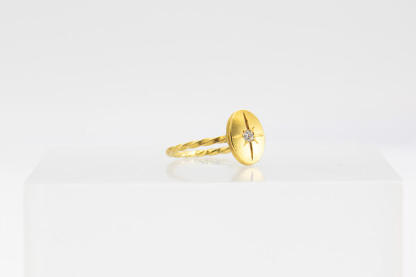 750/ Gelbgold Ring mit Diamant in Sternfassung