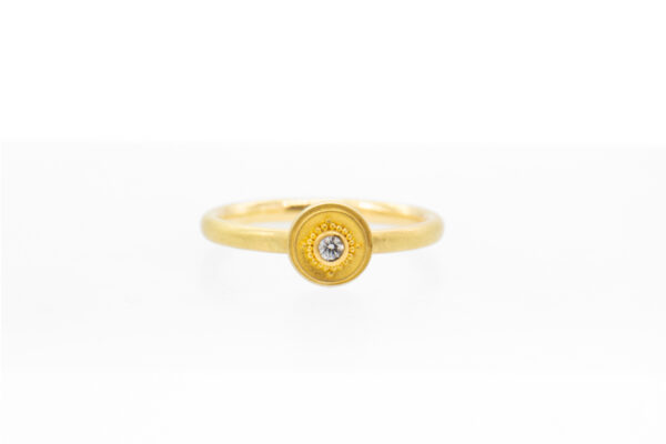 Feiner, granulierter Goldring